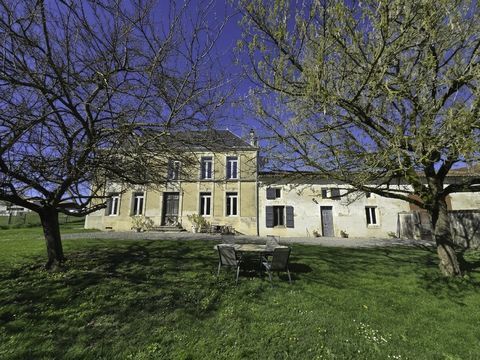   Maison de caract�re Maison - 9 pi�ce(s) - 230 m�