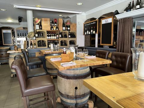 Caf&eacute; - Restaurant 560000 84100 Orange