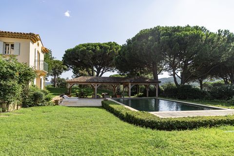   Maison Villa - 15 + pi�ce(s) - 438 m�