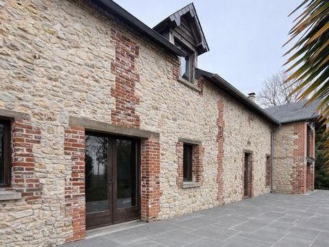   Maison Maison - 8 pi�ce(s) - 370 m�