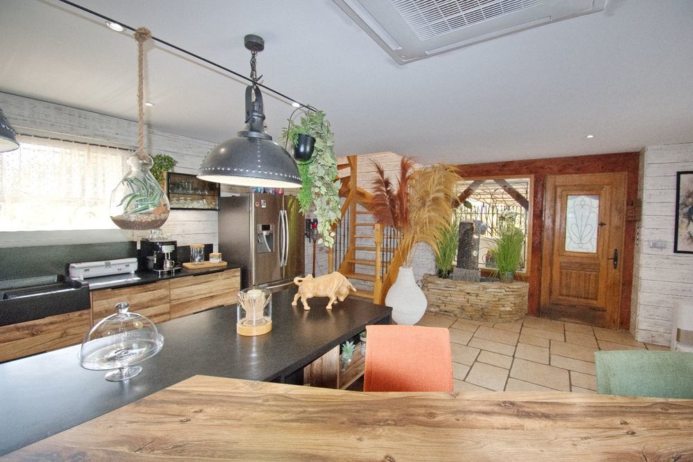 � vendre  Maison M�ze (34140)