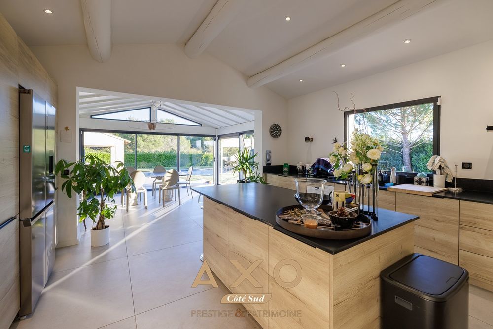 � vendre  Maison �guilles (13510)