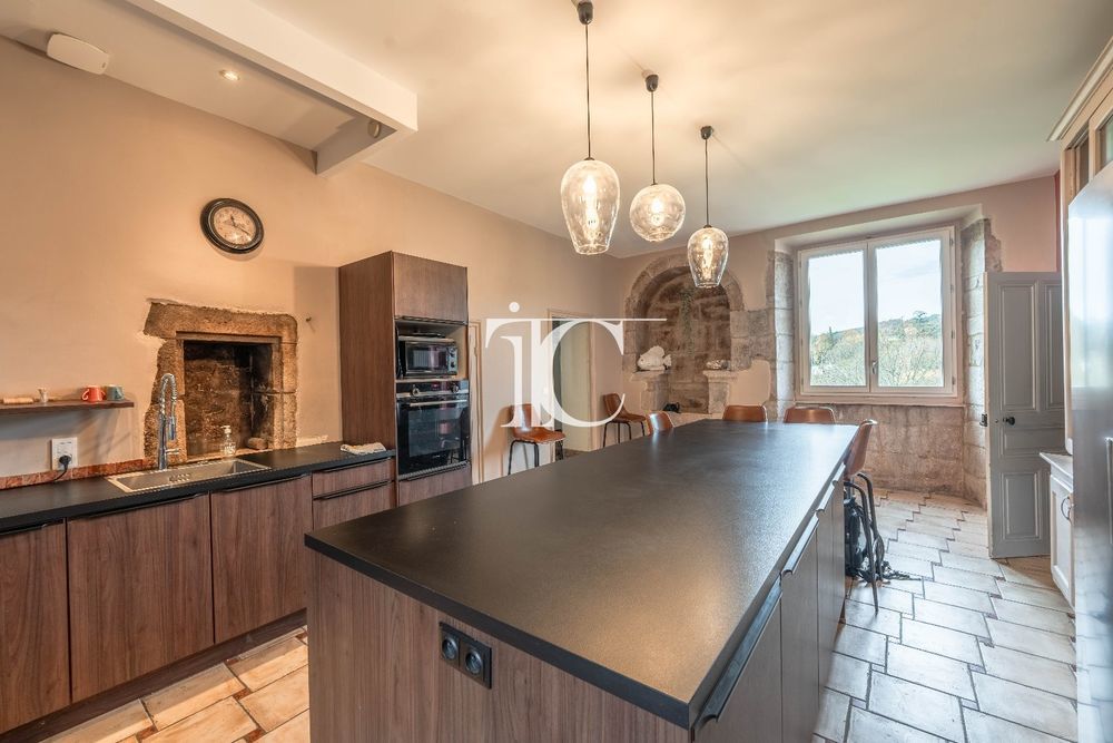 � vendre  Villa Vinezac (07110)