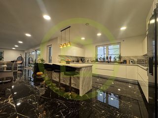  Maison � vendre 6 pi�ces 221 m�