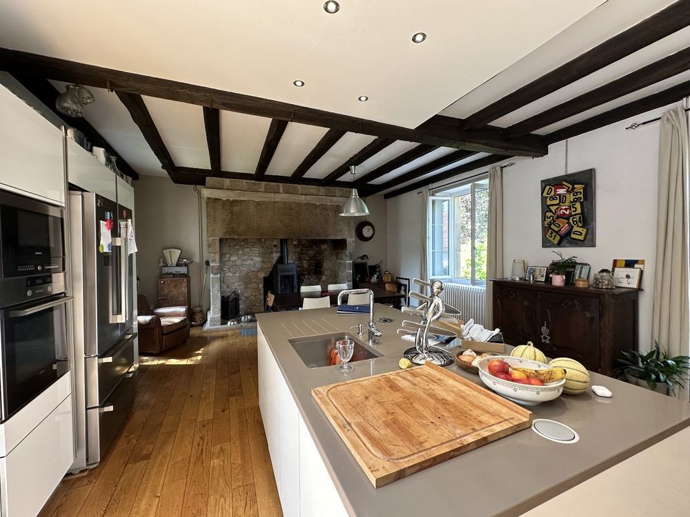 � vendre  Maison La Chapelle-aux-Saints (19120)