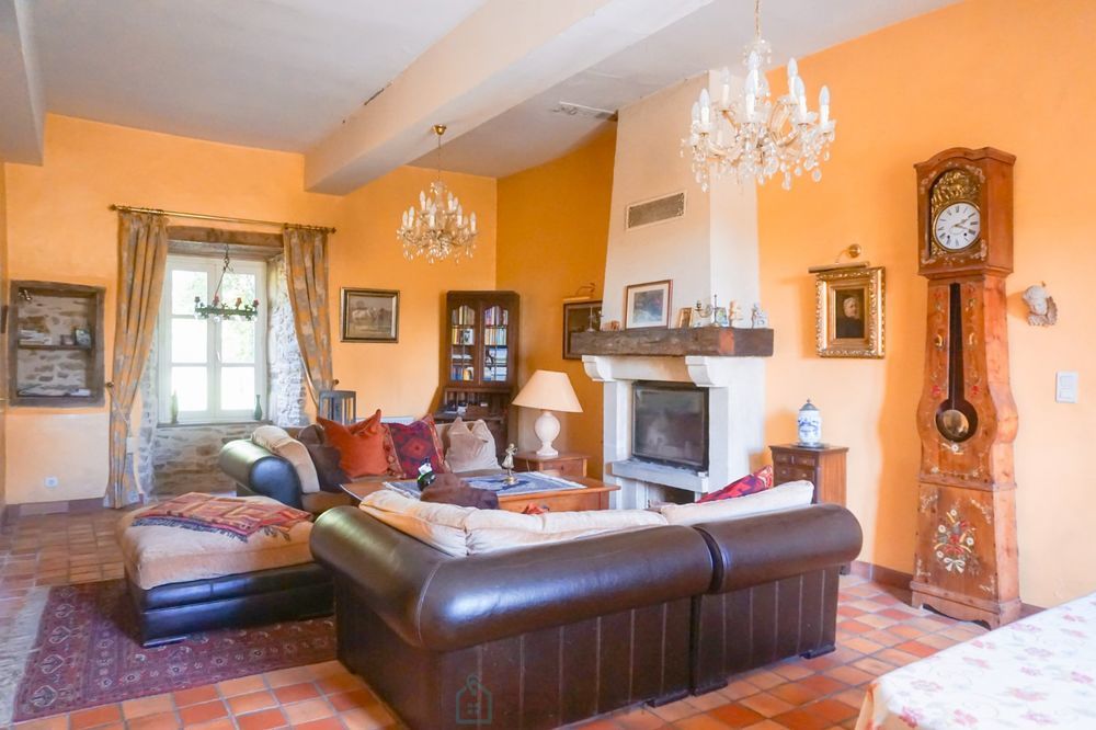 � vendre  Villa Saint-Jory-de-Chalais (24800)