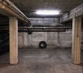  Parking / Garage � louer 