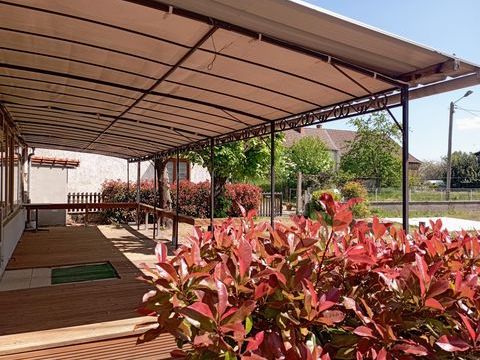   Ensemble Immobilier Maison - 8 pi�ce(s) - 210 m�