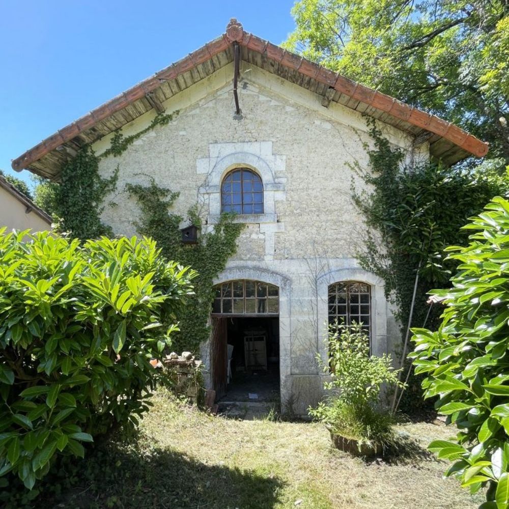 � vendre  Villa Barbezieux-Saint-Hilaire (16300)
