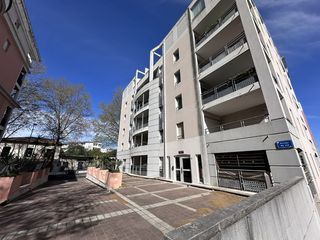  Parking / Garage � louer 