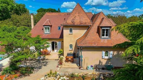   Maison Villa - 8 pi�ce(s) - 265 m�