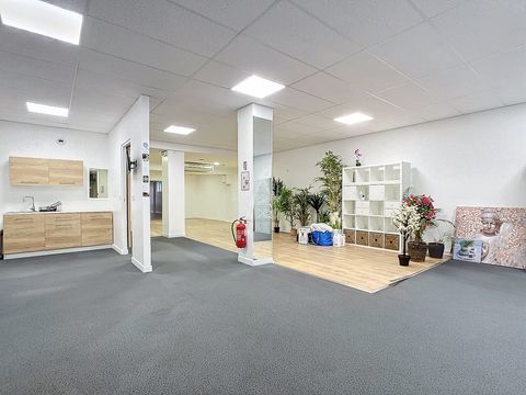 Local commercial 700000 73000 Chambery