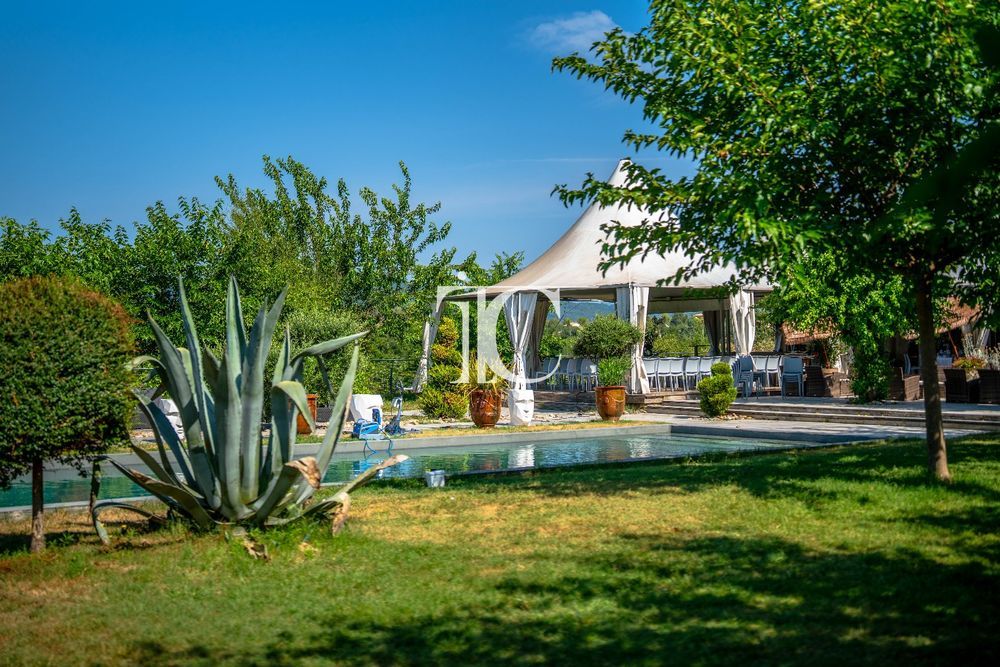 � vendre  Villa Uz�s (30700)