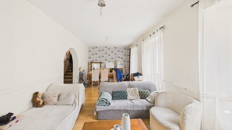   Maison Maison - 5 pi�ce(s) - 180 m�