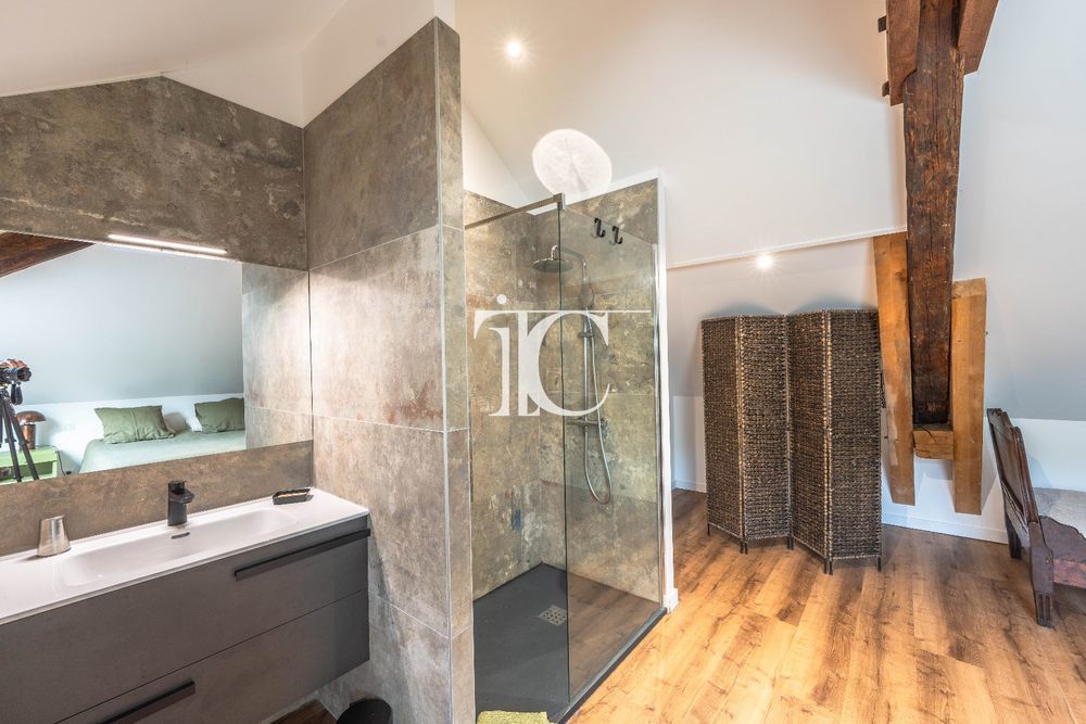 � vendre  Villa Vinezac (07110)