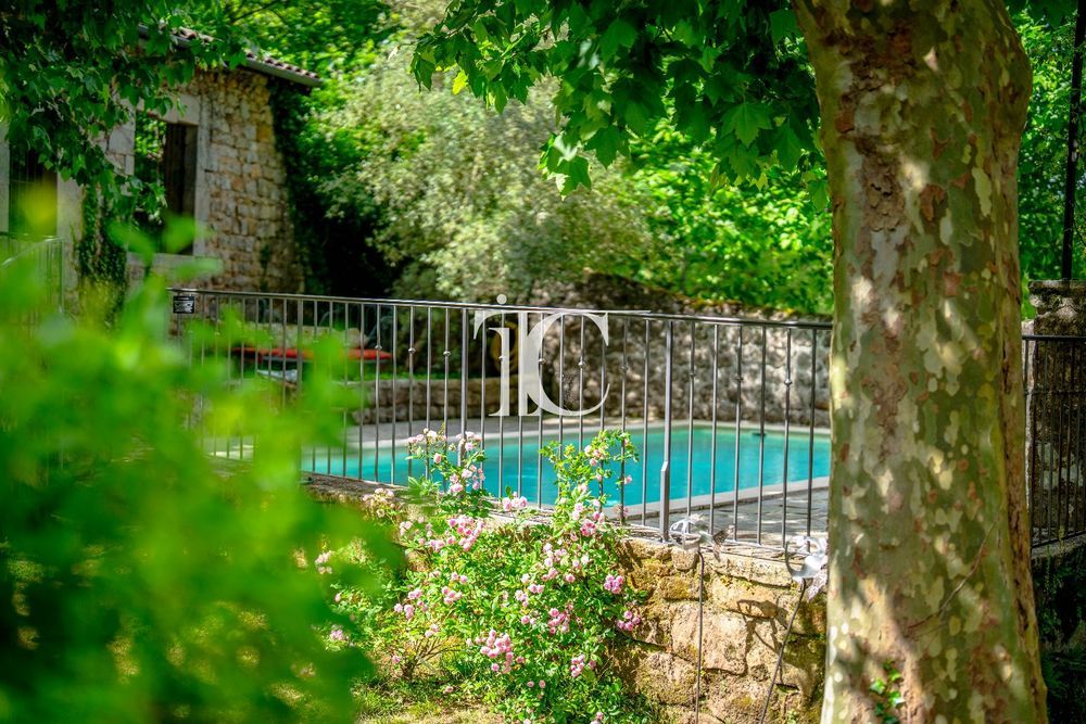 � vendre  Villa Vinezac (07110)