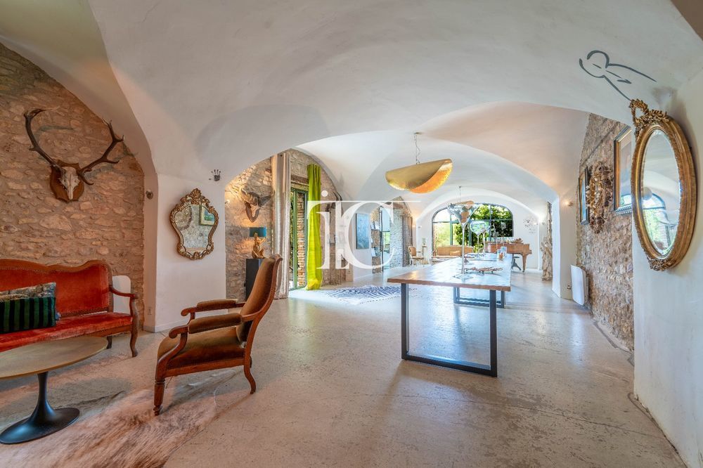 � vendre  Villa Uz�s (30700)