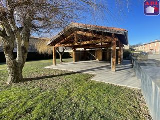  Villa � vendre 15 + pi�ces 1252 m�