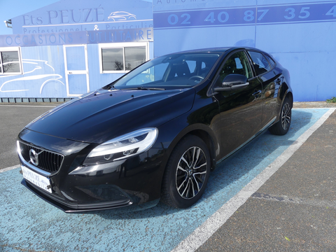 Volvo V40 D2 120CH MOMENTUM BUSINESS GEARTRONIC 2017 occasion Conquereuil 44290