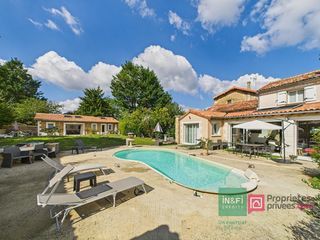  Maison � vendre 8 pi�ces 220 m�