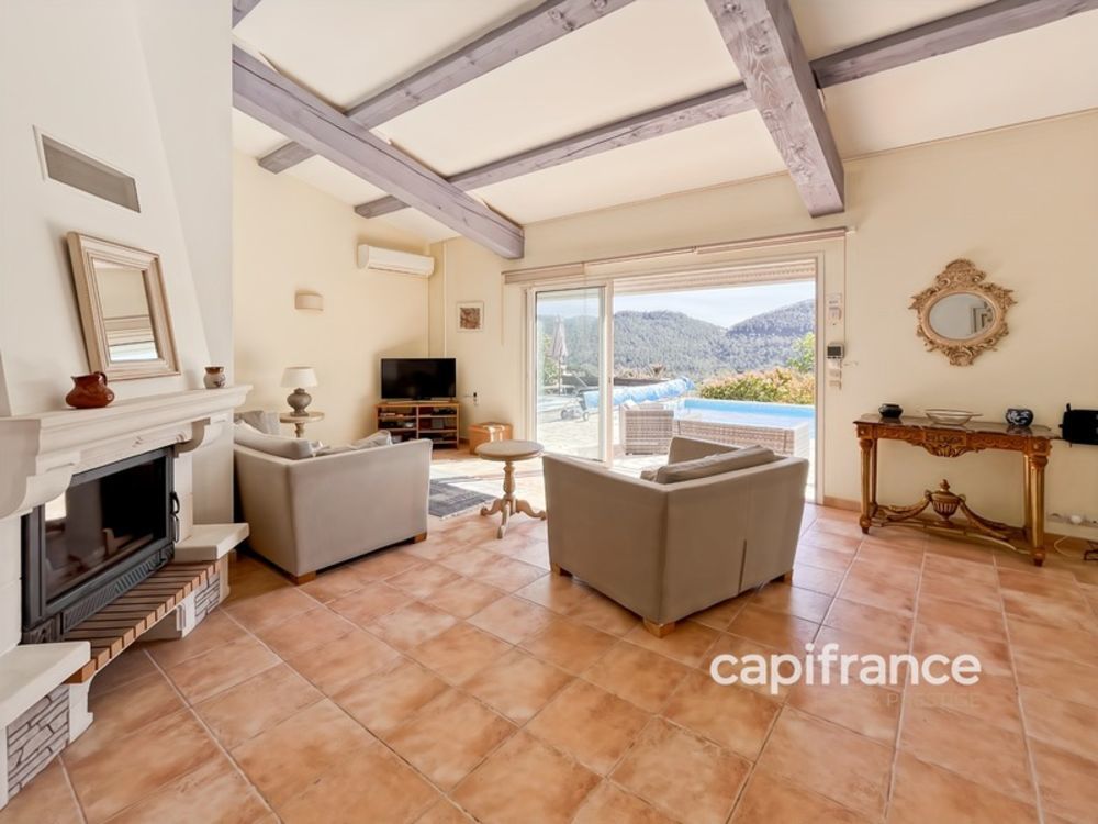 � vendre  Villa Bagnols-en-For�t (83600)