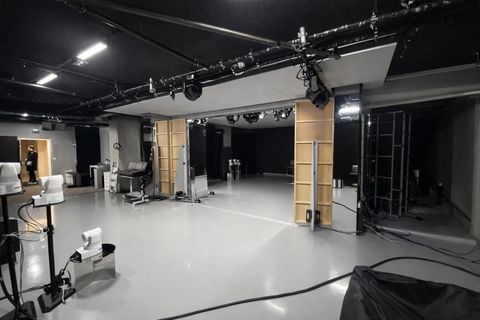 Boutique &agrave; louer de 877m&sup2; avec triple acc&egrave;s 54220 75007 Paris