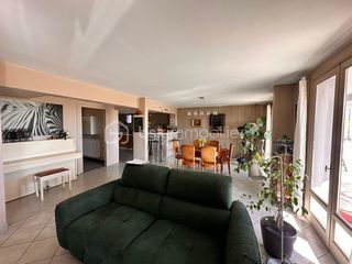  Maison � vendre 8 pi�ces 303 m�