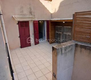  Immeuble � vendre 15 + pi�ces 264 m�