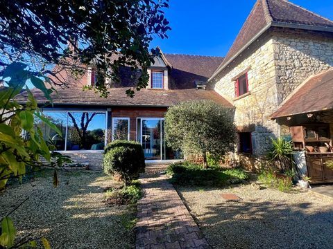   Maison de Charme � Coulaures de 105 m� Maison - 6 pi�ce(s) - 105 m�