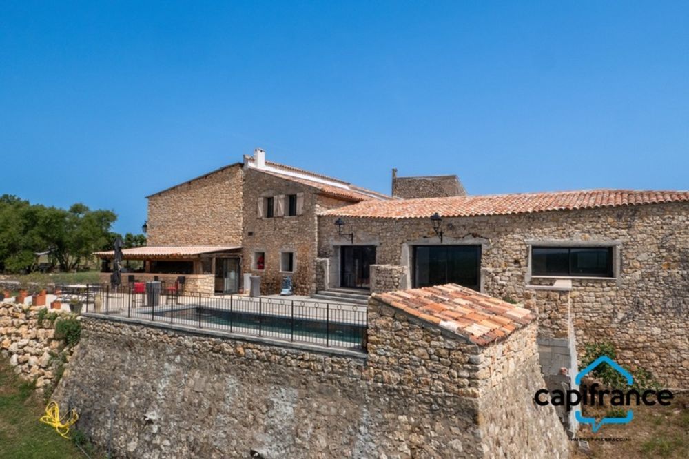 � vendre  Propri�t�/ch�teau R�gusse (83630)