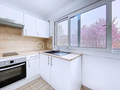   Appartement F1 , parking et cuisine am�nag�e dans un environnement calme Appartement - 1 pi�ce(s) - 23 m�