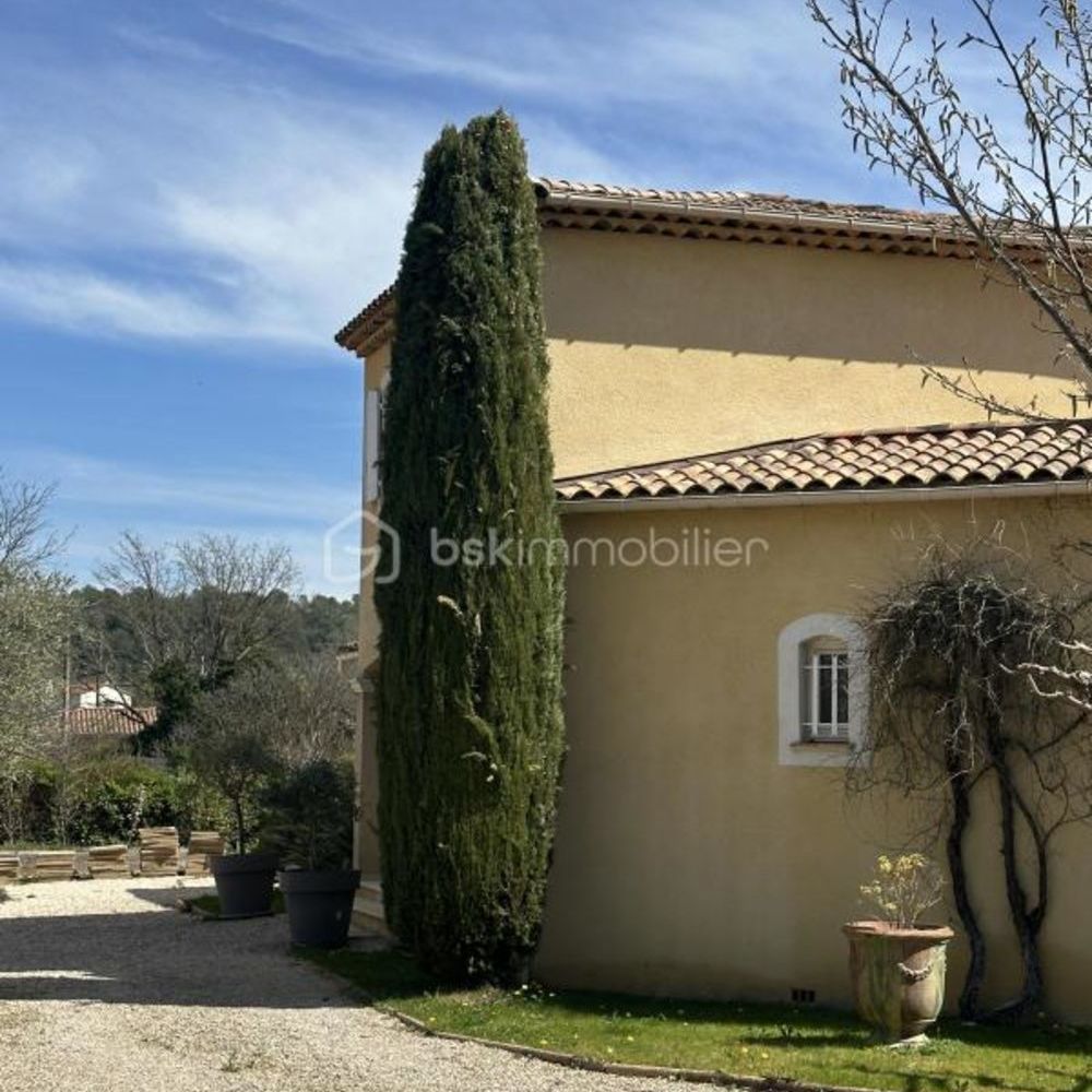 � vendre  Propri�t�/ch�teau N�oules (83136)