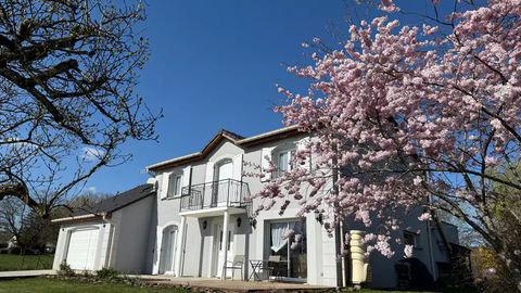   MAISON D'EXCEPTION 216 M� � 5 CHAMBRES + BUREAU � 2 SALLES DE BAIN � GARAGE 2 VOITURES � TERRAIN 2 146 M� � CALME ABSOLU ET VUE Maison - 9 pi�ce(s) - 216 m�