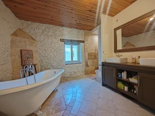  Maison � vendre 8 pi�ces 323 m�