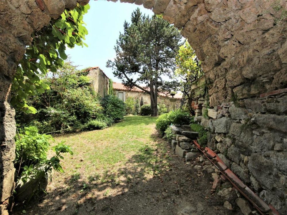 � vendre  Propri�t�/ch�teau Corsavy (66150)