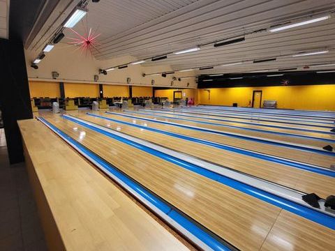 BOWLING 16 PISTES , LICENCE 4 et APPARTEMENT 990000 72400 La ferte bernard