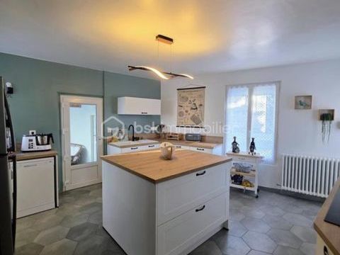   Maison de bourg de 190m2 avec terrain et Garage Maison - 6 pi�ce(s) - 190 m�