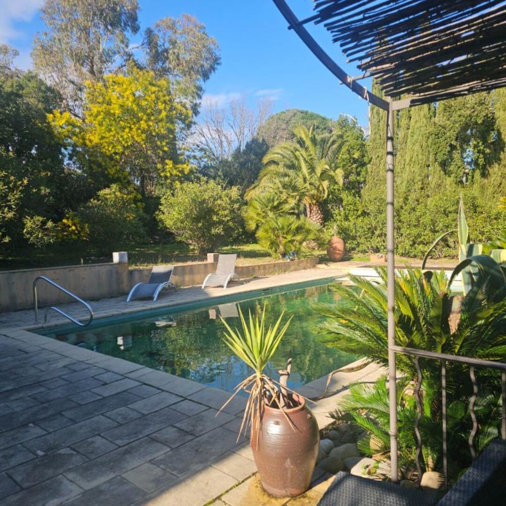 � vendre  Villa Grimaud (83310)