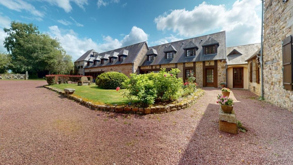 � vendre  Propri�t�/ch�teau Sainte-C�cile (50800)