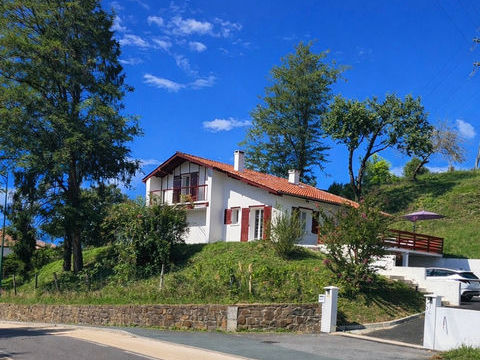   � vendre : Maison individuelle de 180 m� � Mouguerre, � proximit� de Bayonne Maison - 6 pi�ce(s) - 180 m�