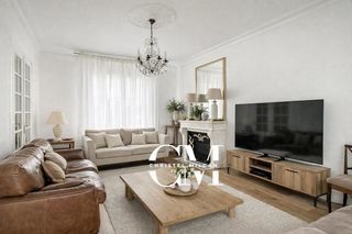  Maison � louer 8 pi�ces 240 m�