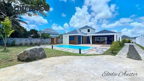   Villa d'architecte T5 moderne et meubl�e avec piscine Villa - 5 pi�ce(s) - 94 m�