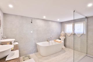  Maison � vendre 8 pi�ces 223 m�