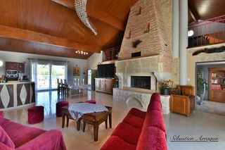  Propri�t�/ch�teau � vendre 8 pi�ces 260 m�