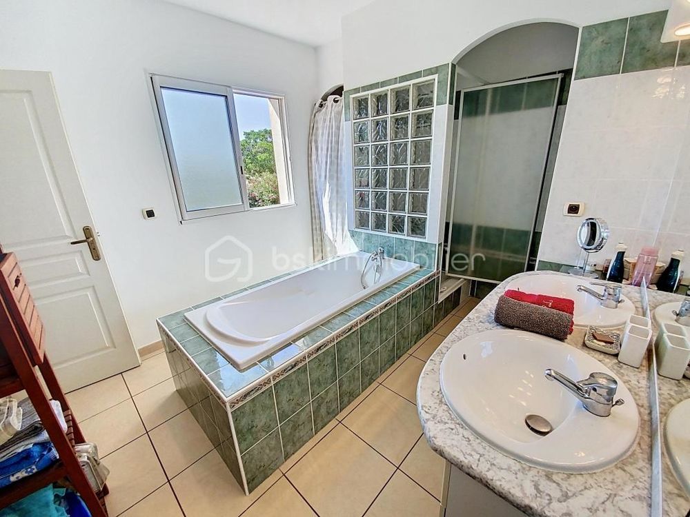 � vendre  Villa P�rols (34470)