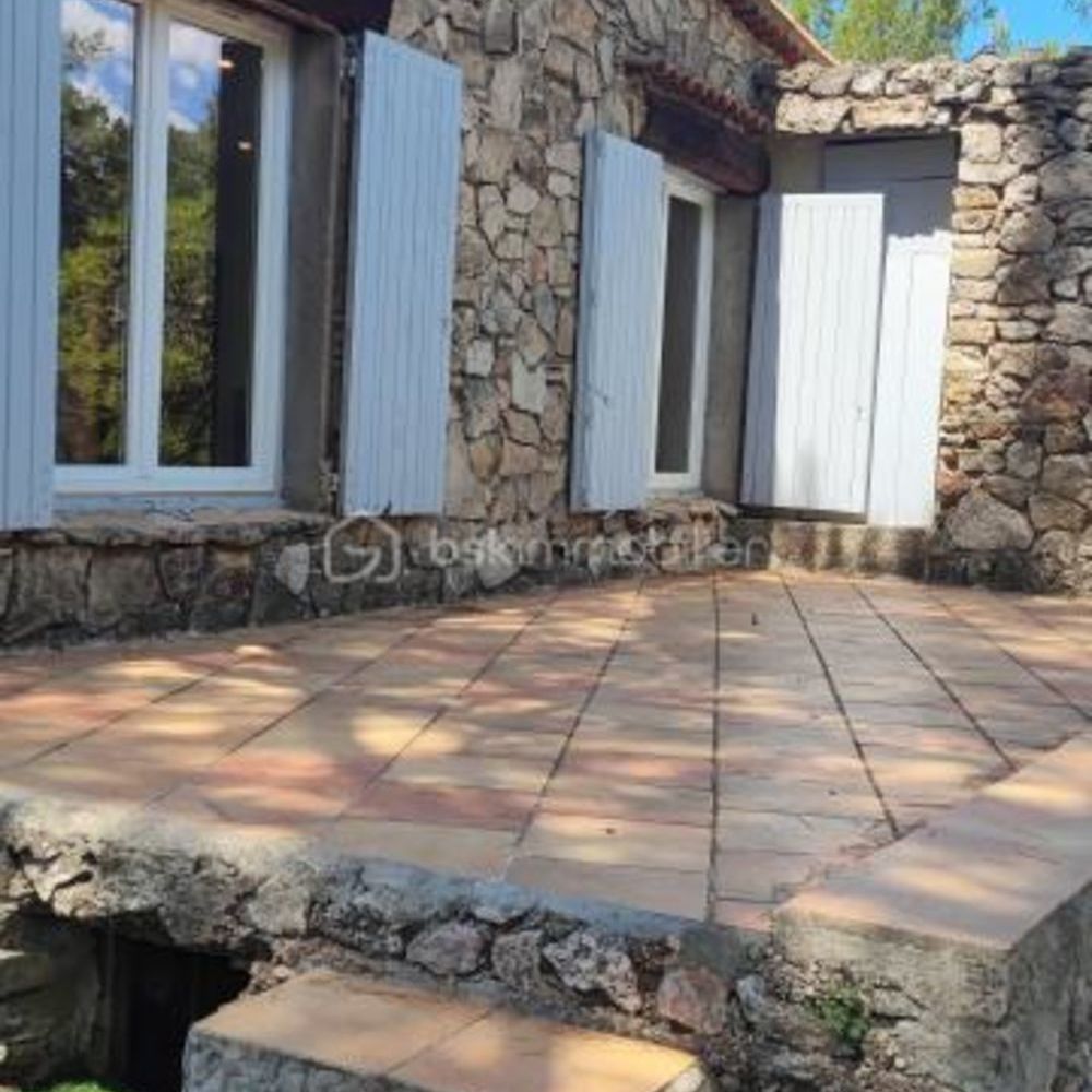 � vendre  Propri�t�/ch�teau Carc�s (83570)