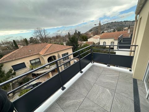   T2 avec balcon et parking � CAVAILLON Appartement - 2 pi�ce(s) - 38 m�