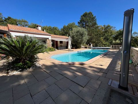   Propri�t� avec maison de 184M2 sur parc paysager de 9244M2 Maison - 8 pi�ce(s) - 184 m�