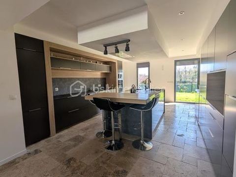   MAISON RENOVEE � ESPRIT LOFT � de 302m2 - 4 CH dont 1 suite parentale Maison - 8 pi�ce(s) - 302 m�