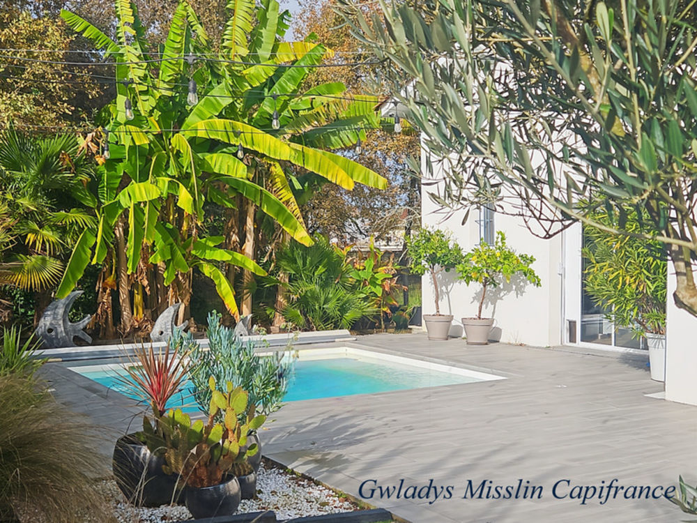 � vendre  Propri�t�/ch�teau Eysines (33320)